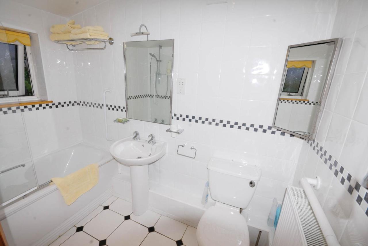 Greyfield Farm Cottages Farmborough المظهر الخارجي الصورة