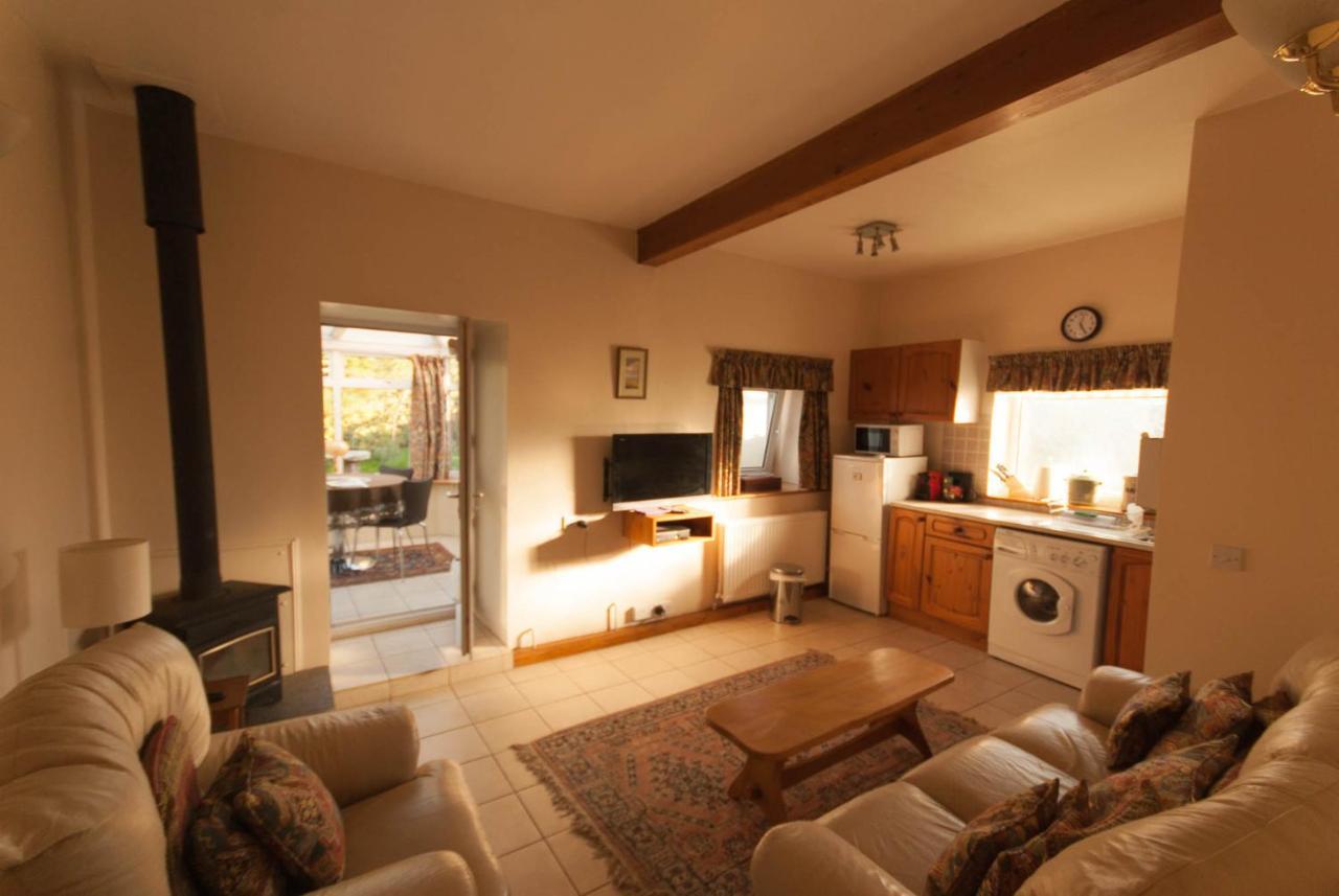 Greyfield Farm Cottages Farmborough المظهر الخارجي الصورة