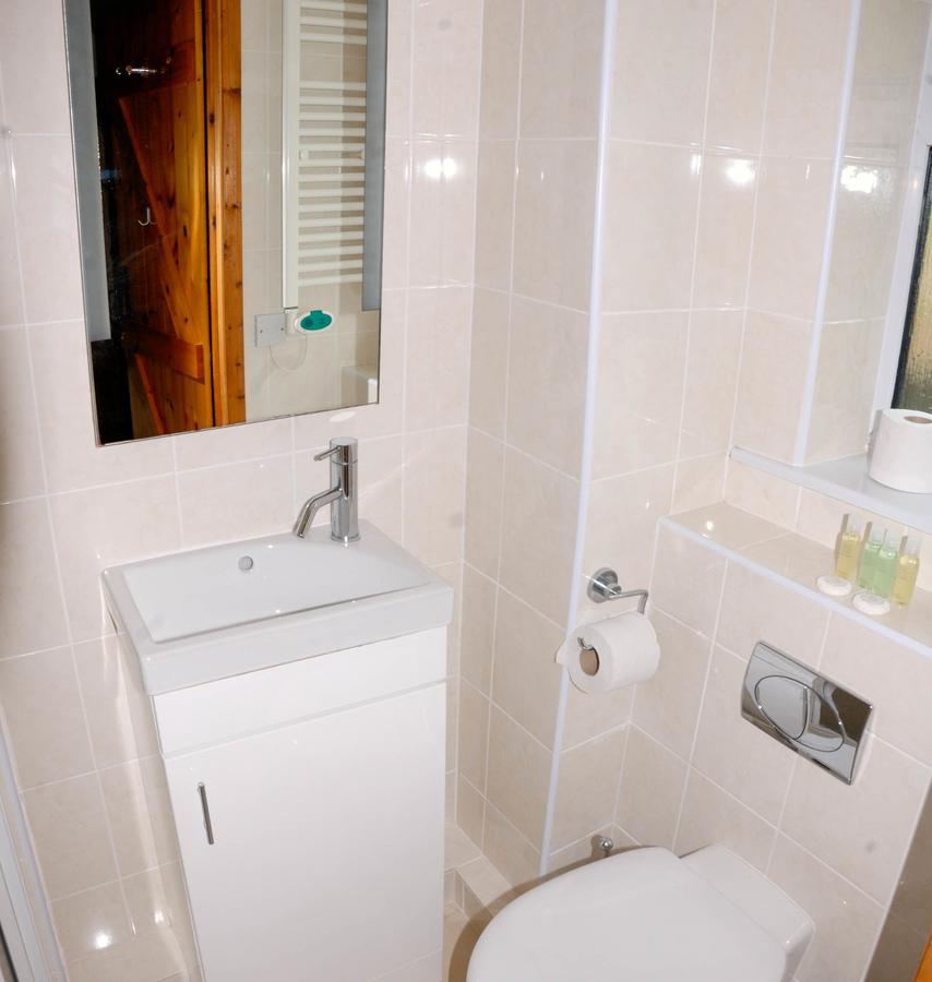 Greyfield Farm Cottages Farmborough المظهر الخارجي الصورة