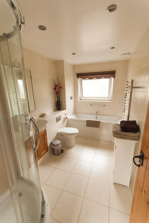 Greyfield Farm Cottages Farmborough المظهر الخارجي الصورة